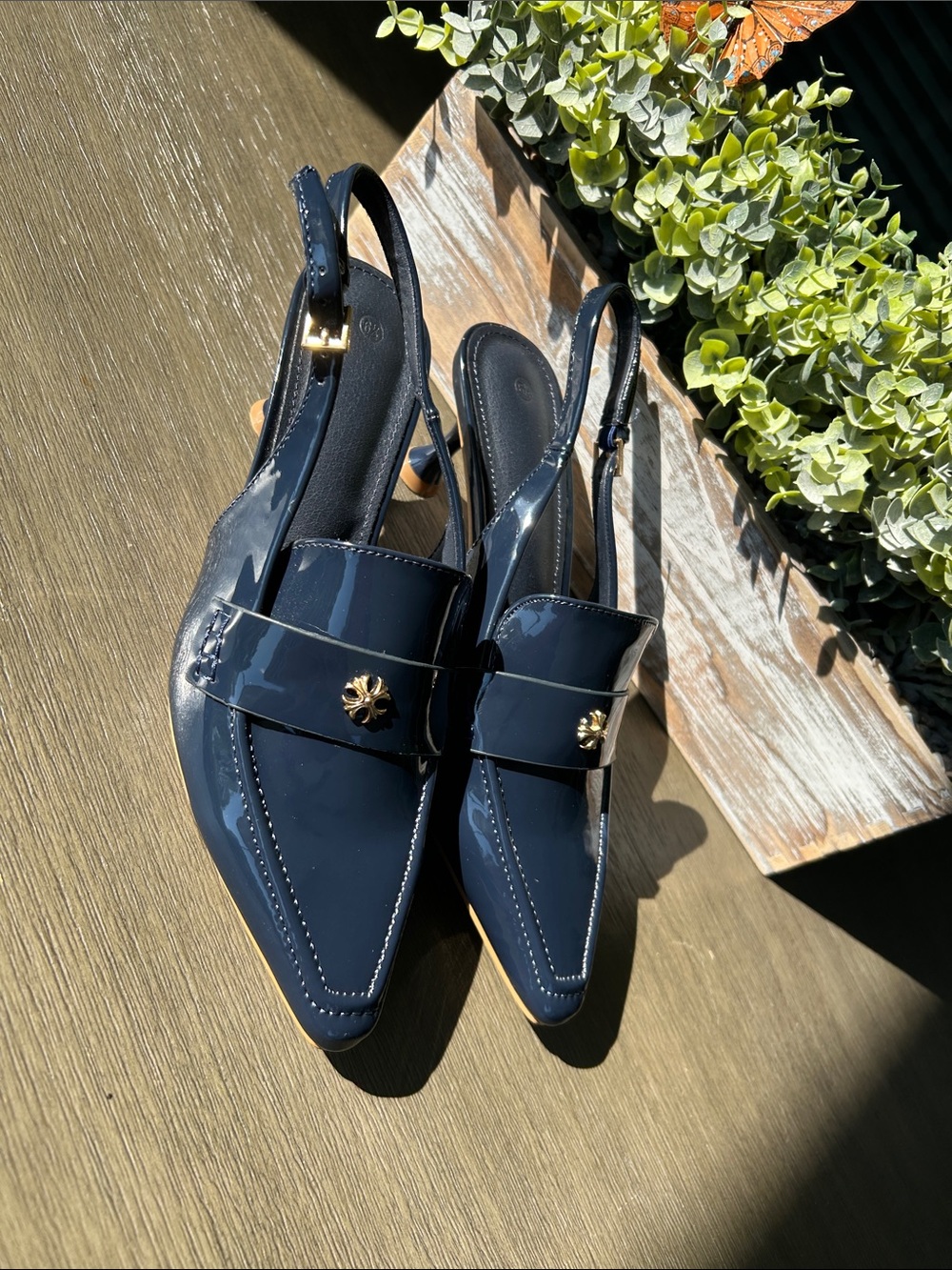 Women’s Navy Patent Slingback Kitten Heel with Decorative Gold Accent. Size 6.5 - Picture 2 of 13